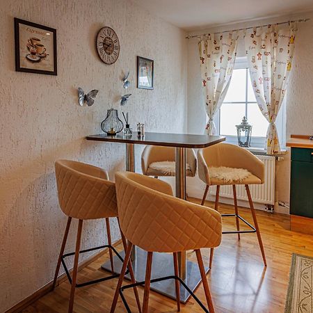 Wohnen Ueber Einem Mediterranen Restaurant,Apartment 2 Oder 3 لبسيا المظهر الخارجي الصورة