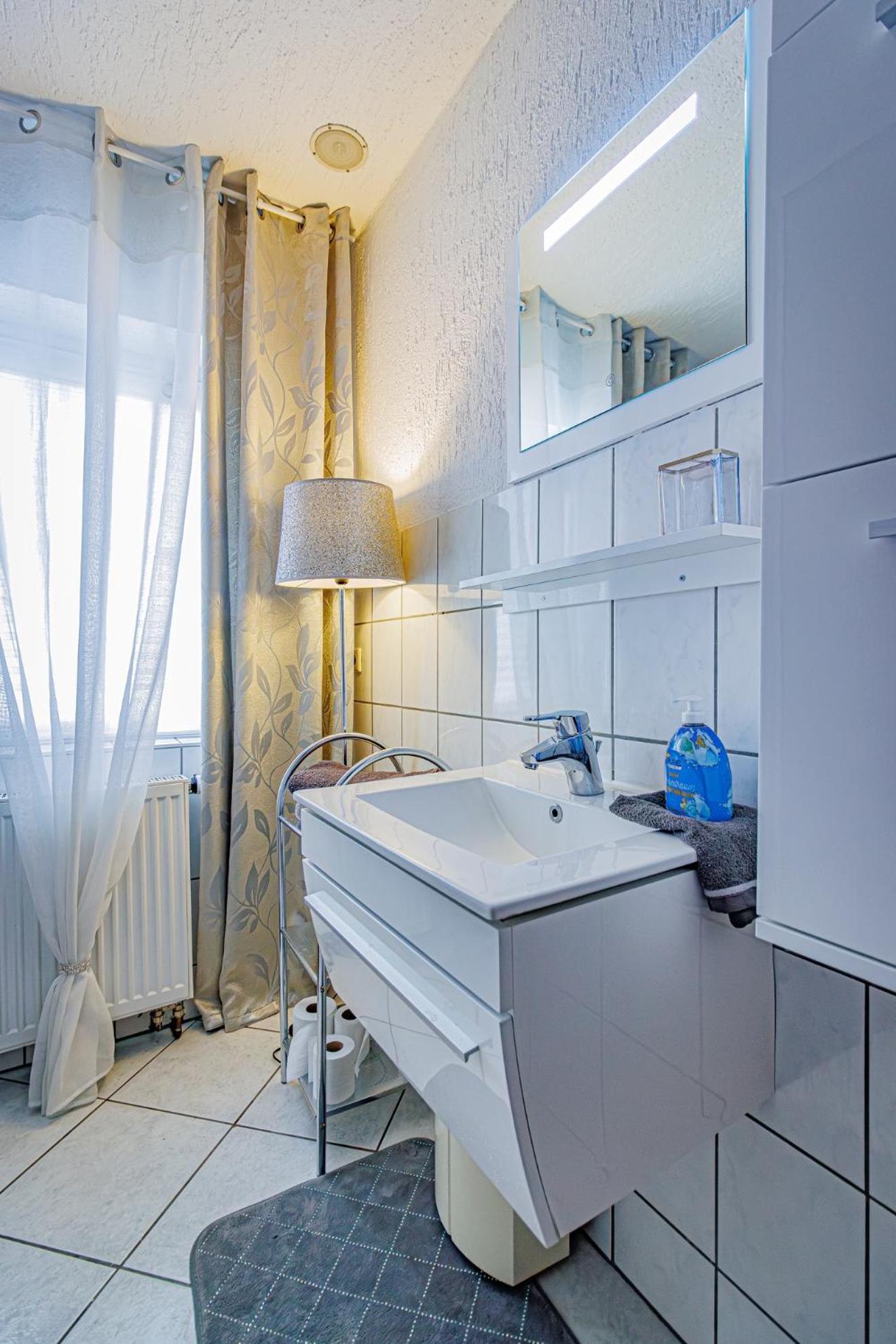 Wohnen Ueber Einem Mediterranen Restaurant,Apartment 2 Oder 3 لبسيا المظهر الخارجي الصورة