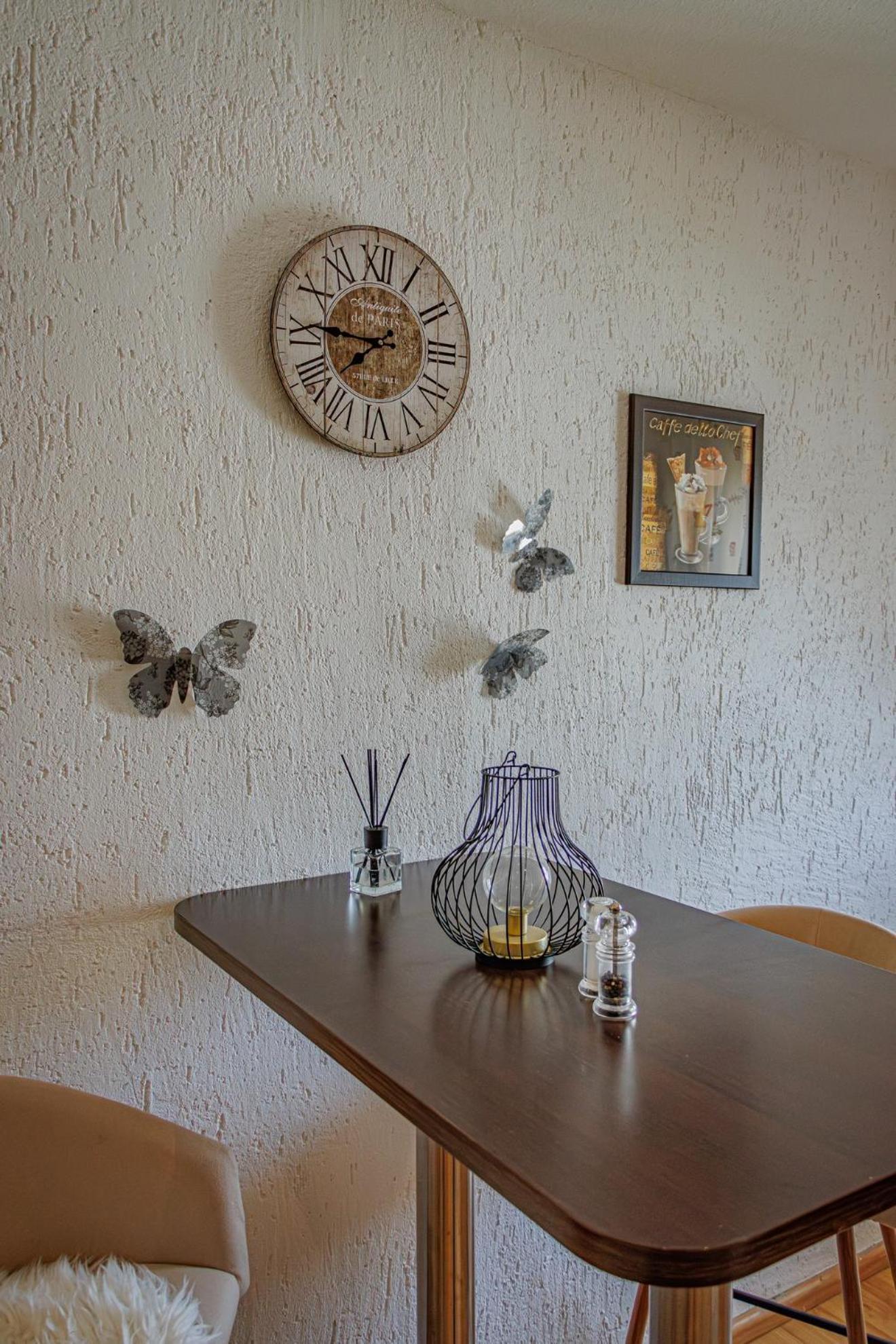 Wohnen Ueber Einem Mediterranen Restaurant,Apartment 2 Oder 3 لبسيا المظهر الخارجي الصورة