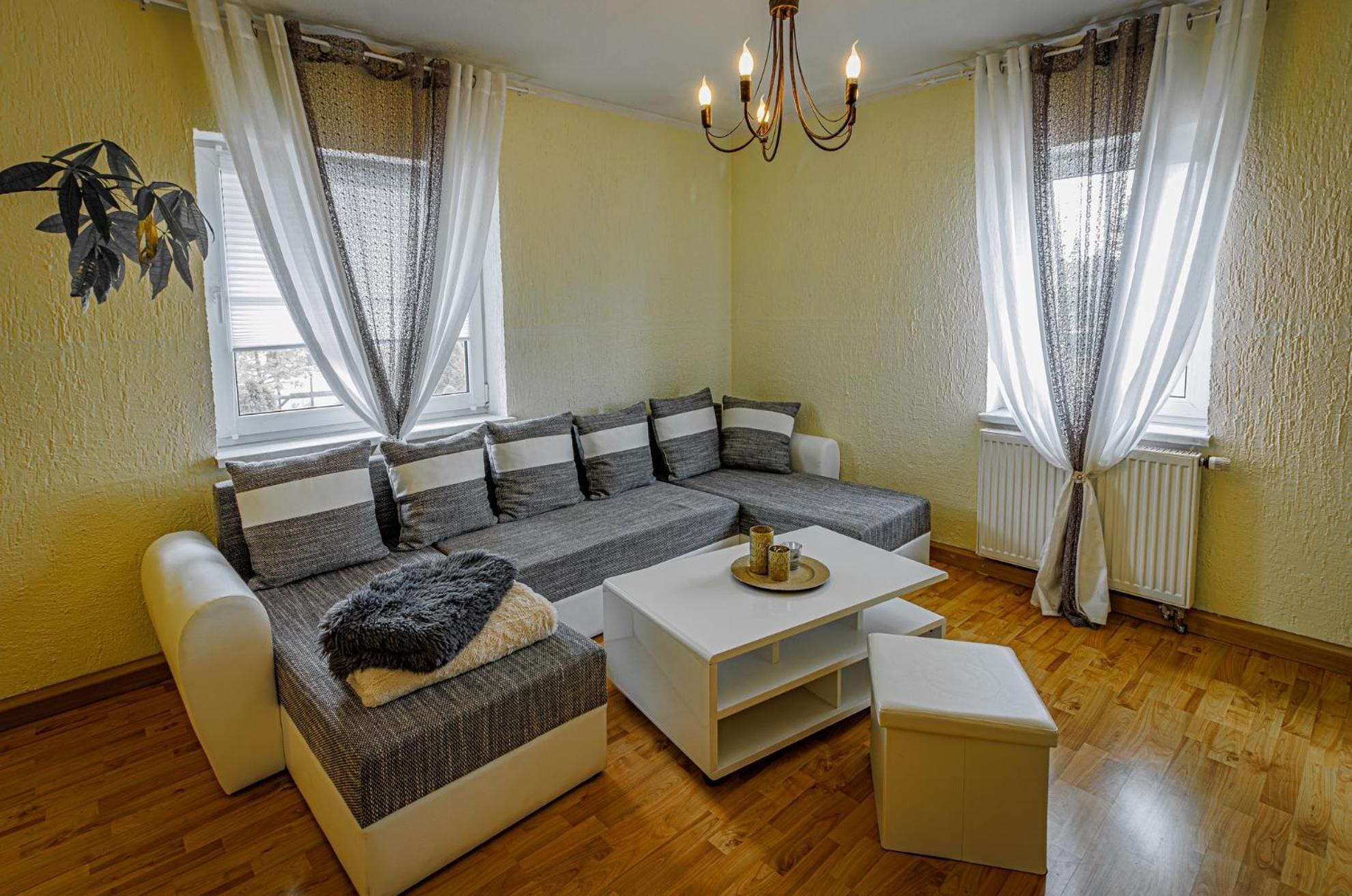 Wohnen Ueber Einem Mediterranen Restaurant,Apartment 2 Oder 3 لبسيا المظهر الخارجي الصورة