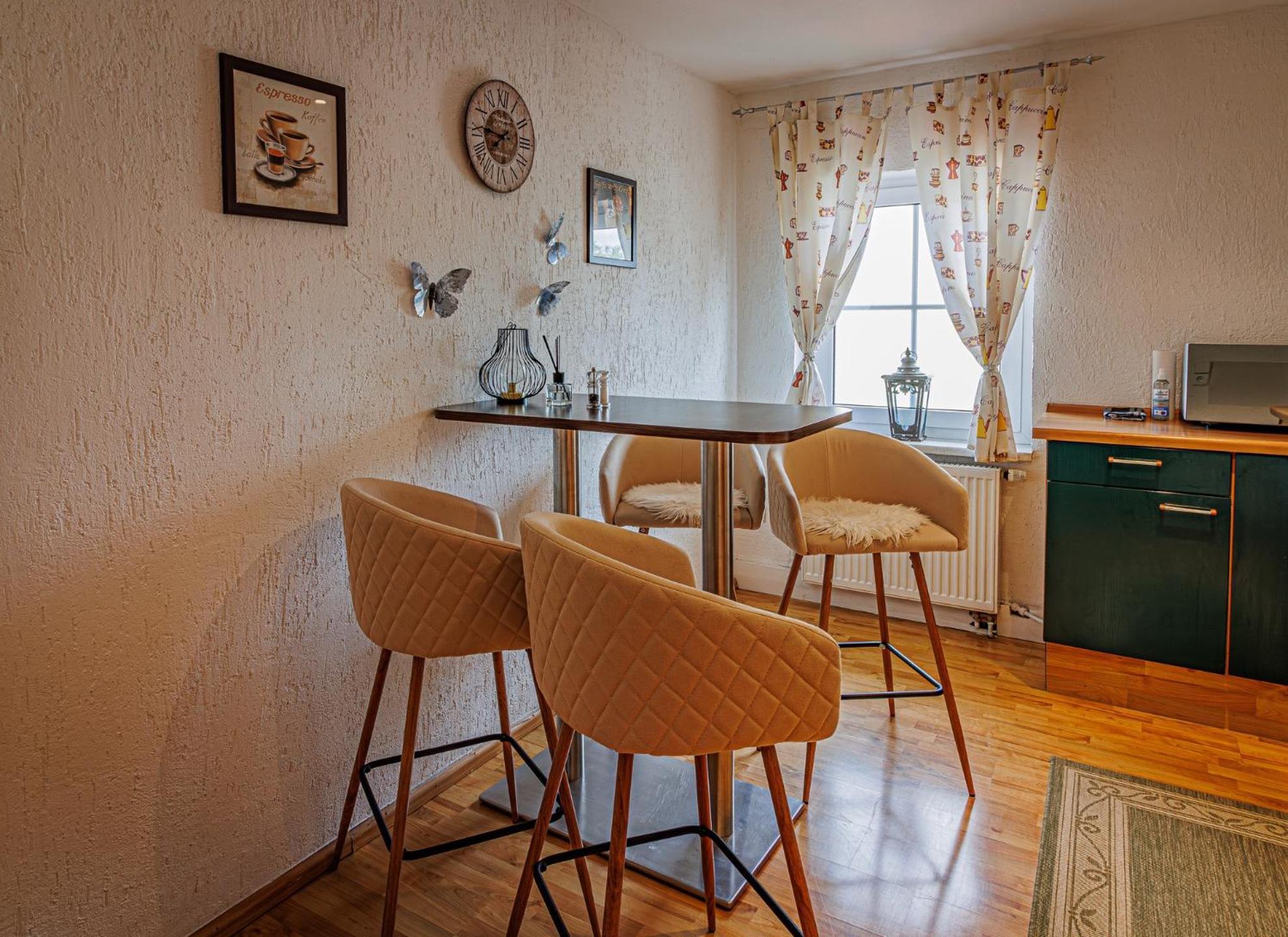 Wohnen Ueber Einem Mediterranen Restaurant,Apartment 2 Oder 3 لبسيا المظهر الخارجي الصورة